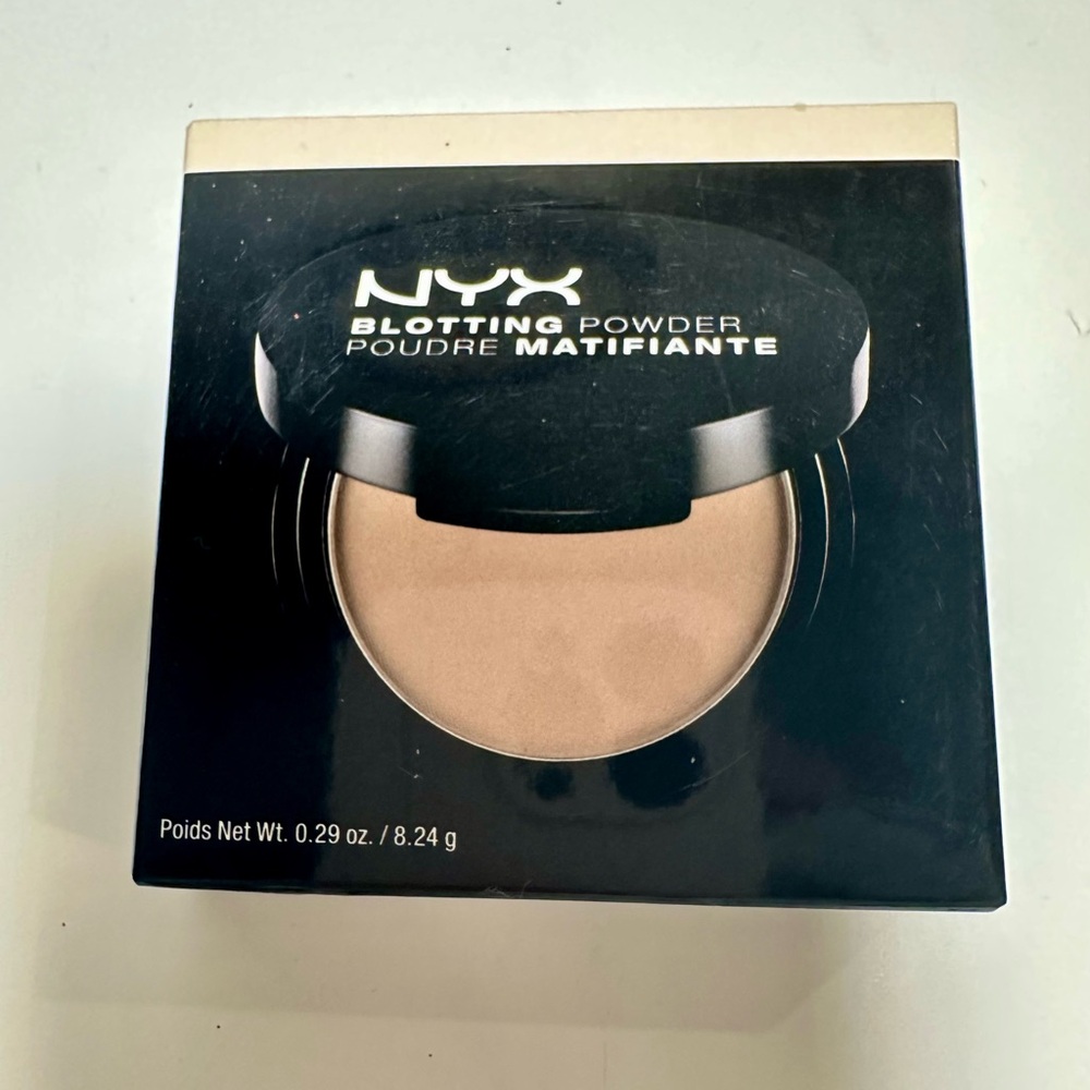 NYX Blotting Powder BLP01 Shade Light/Clair New in Box 0.29 oz